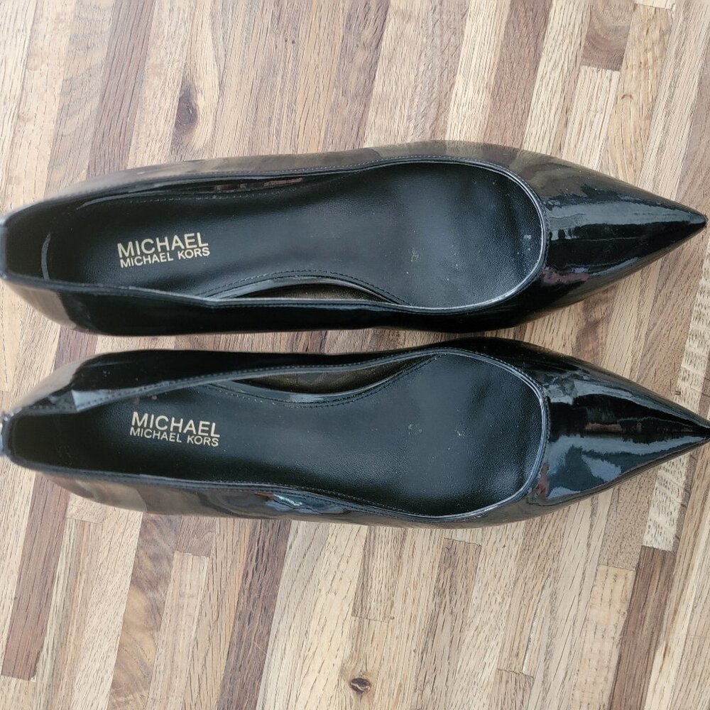 Michael Michael Kors Alina Flex pump in black patent leather. - Picture 5 of 16